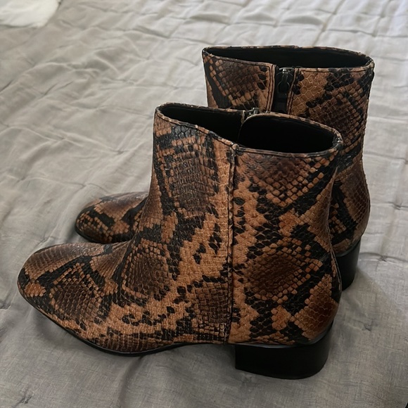 Beautiful snake leather Never Worn booties - Picture 6 of 7
